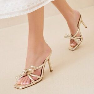 Loeffler Randall - Margi Bow Metallic Leather Sandals in Champagne
